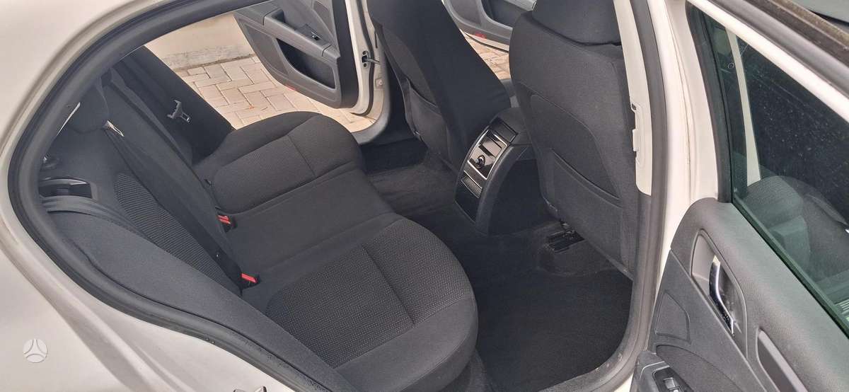 Skoda Superb, 1.6 l., Седан