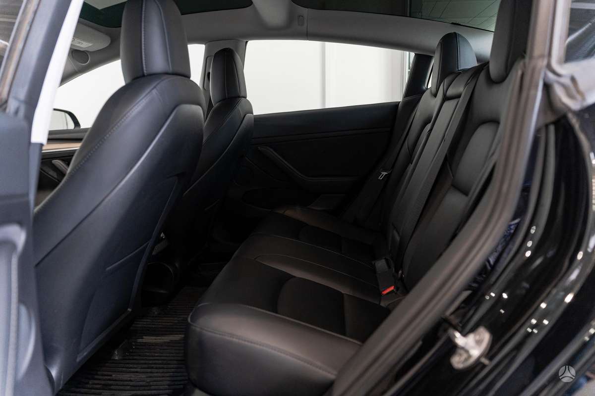 Tesla Model 3, 81 kWh, hatchback