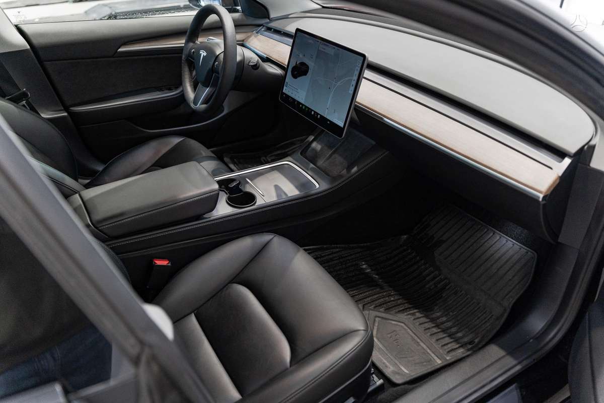 Tesla Model 3, 81 kWh, hatchback