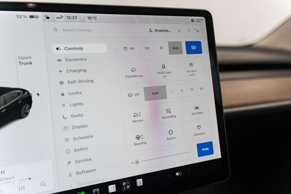 Tesla Model 3, 81 kWh, hatchback