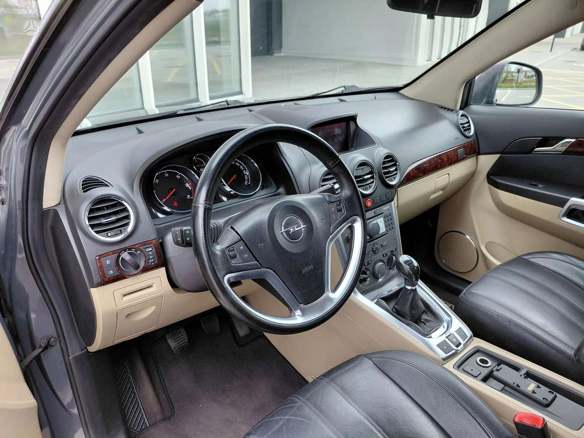 Opel Antara, 2.2 l., off-road / crossover