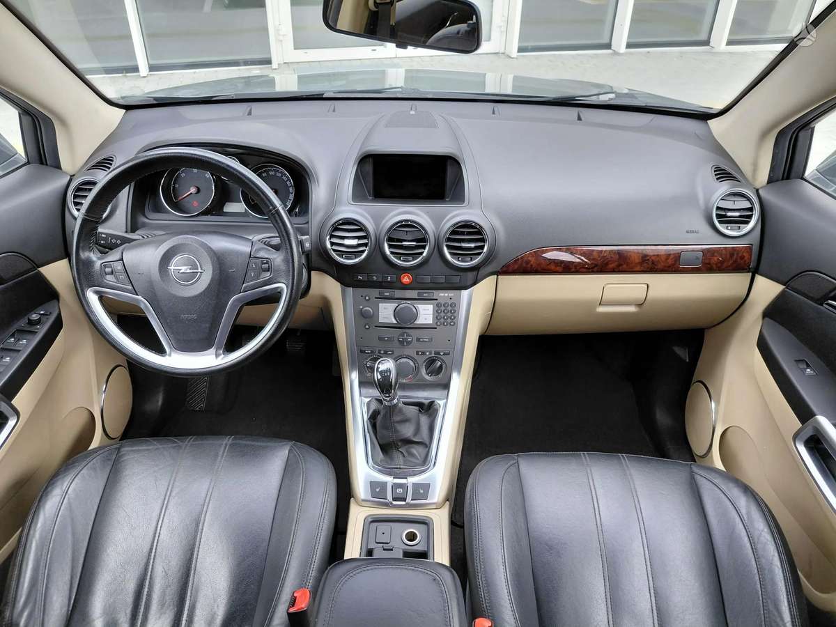 Opel Antara, 2.2 l., off-road / crossover