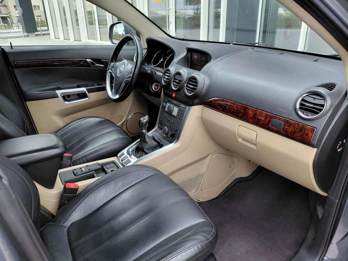 Opel Antara, 2.2 l., off-road / crossover