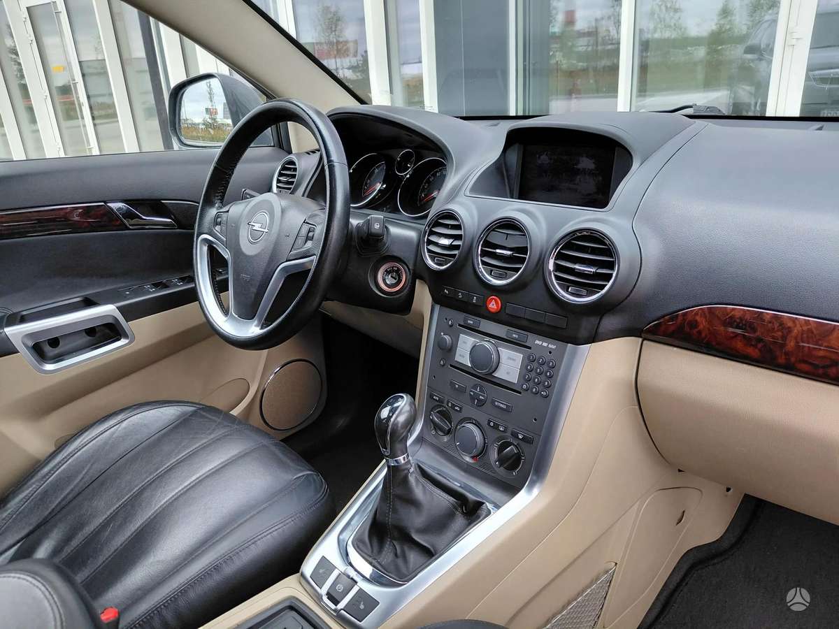 Opel Antara, 2.2 l., off-road / crossover
