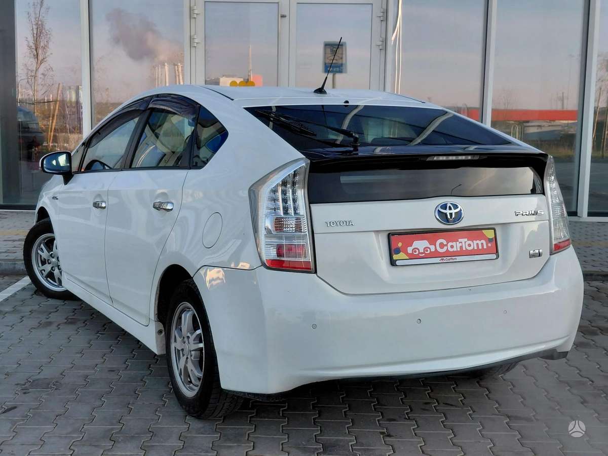 Toyota Prius - 4