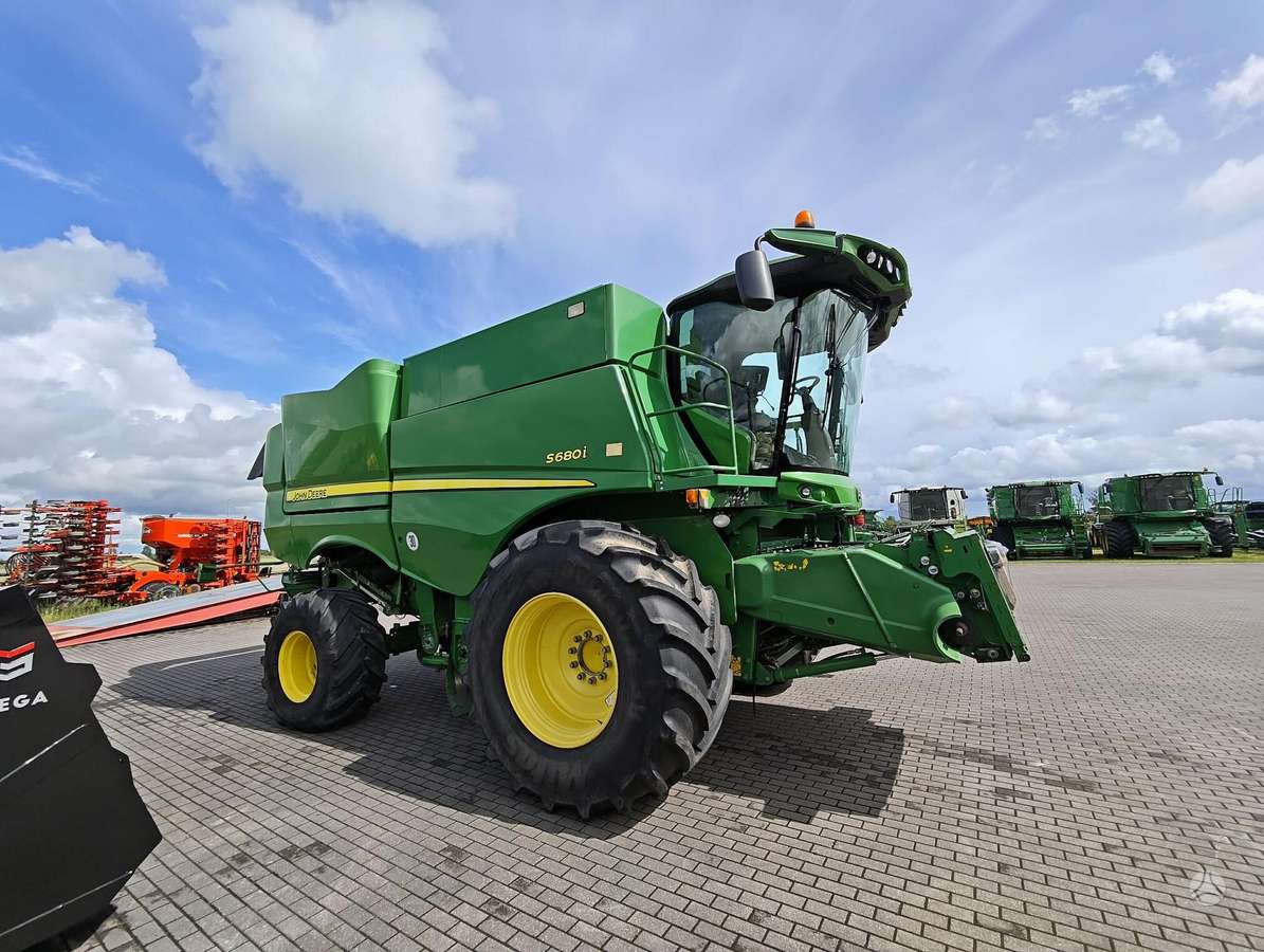 John Deere S680, kombaini