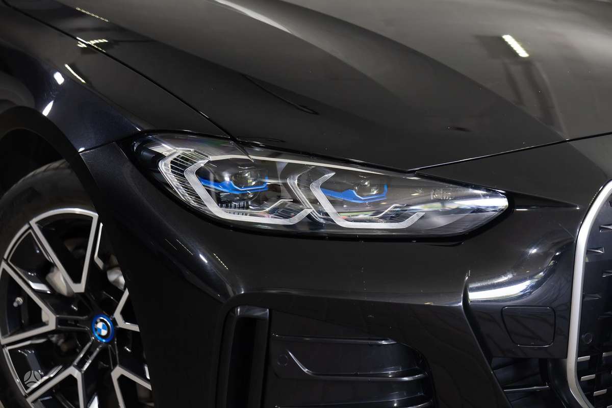 BMW i4, 84 kWh, hatchback