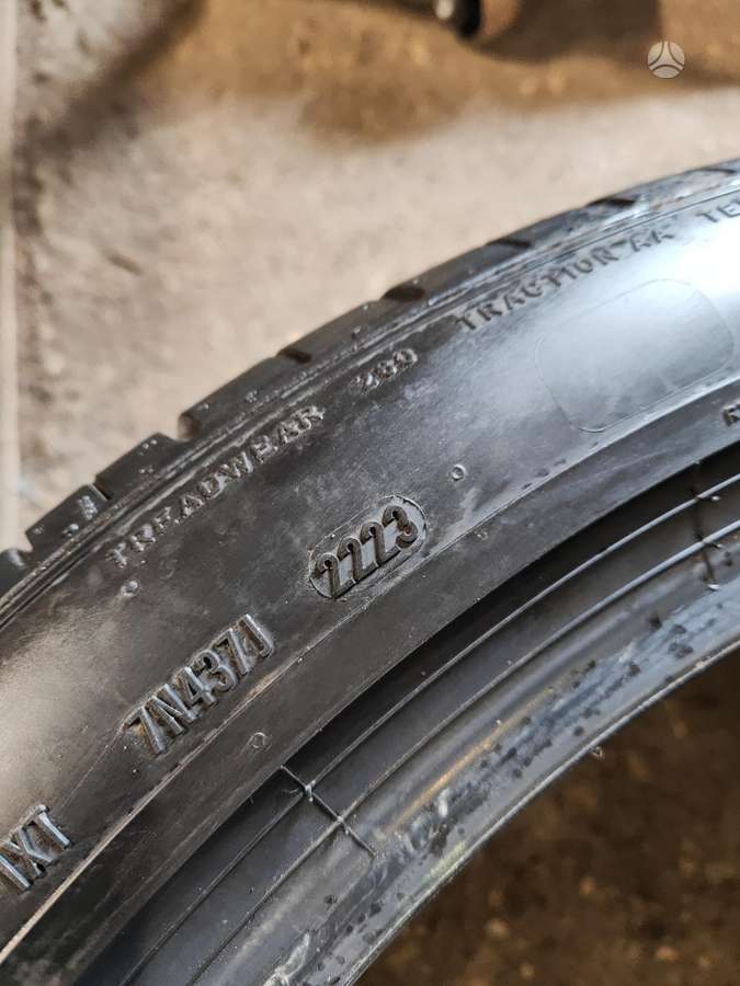 Pirelli, summer 275/40 R22