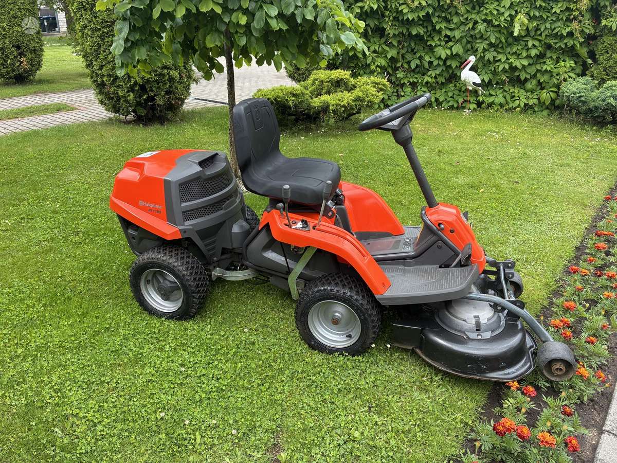Husqvarna R111B5, садовые тракторы