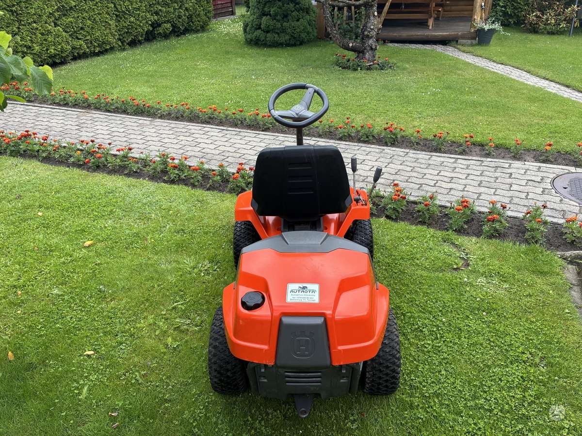 Husqvarna R111B5, садовые тракторы