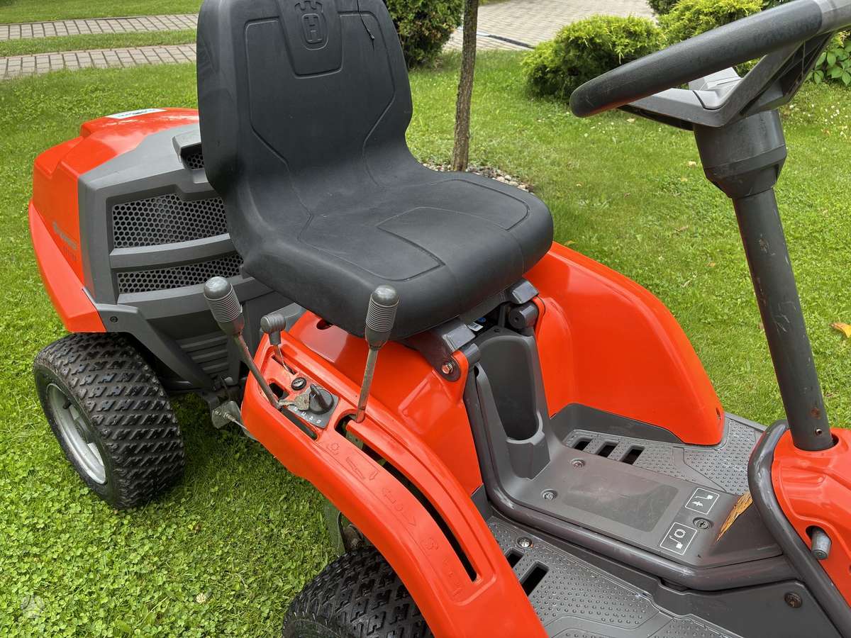 Husqvarna R111B5, садовые тракторы