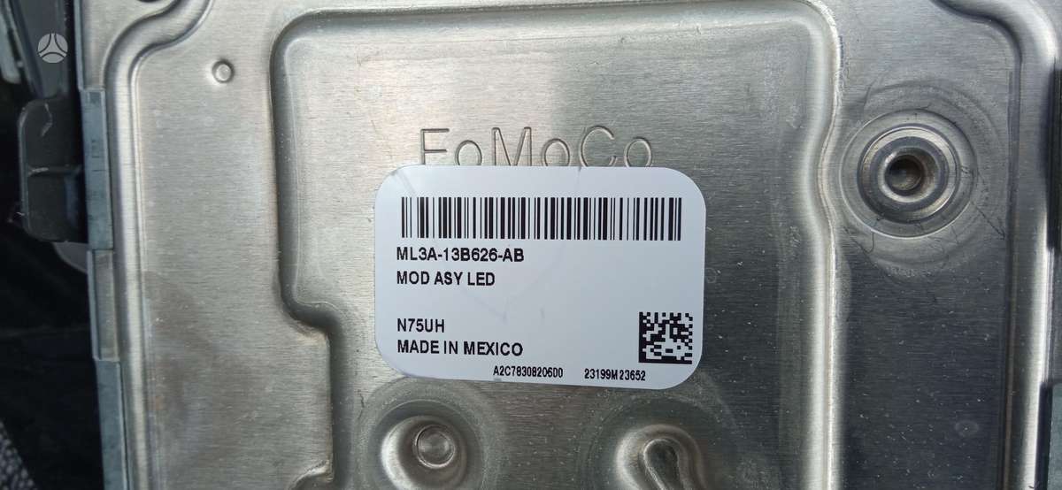Ford Escape kėbulo dalys