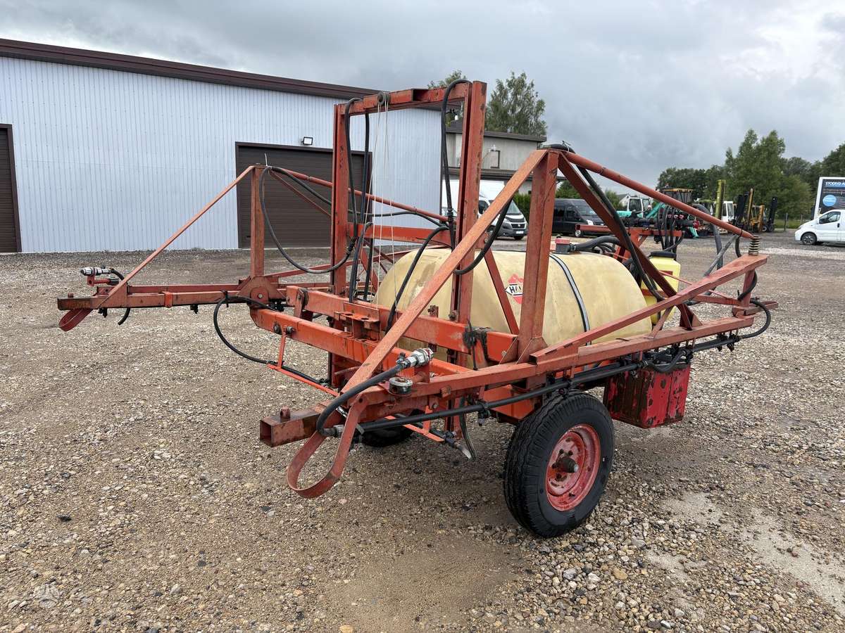Hardi 12M - 1000L, разбрызгиватели