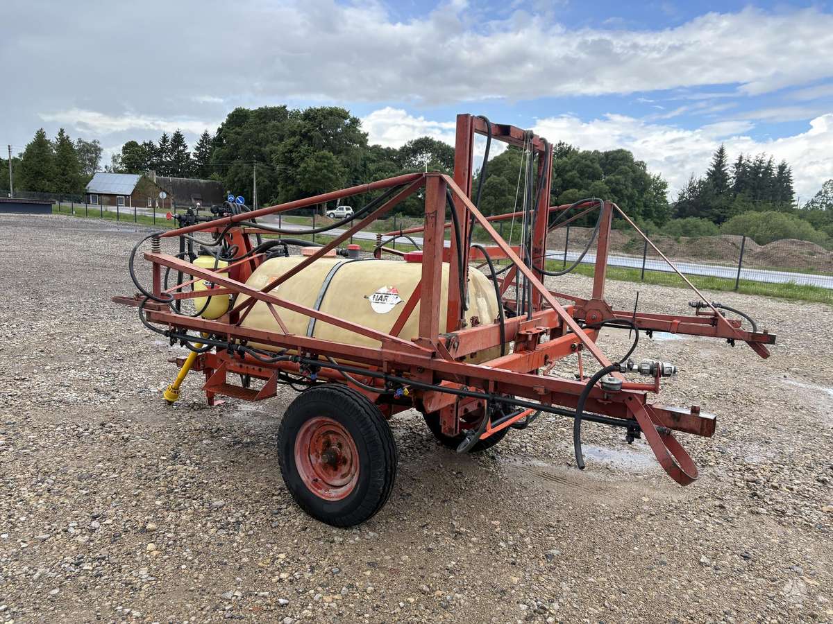 Hardi 12M - 1000L, разбрызгиватели