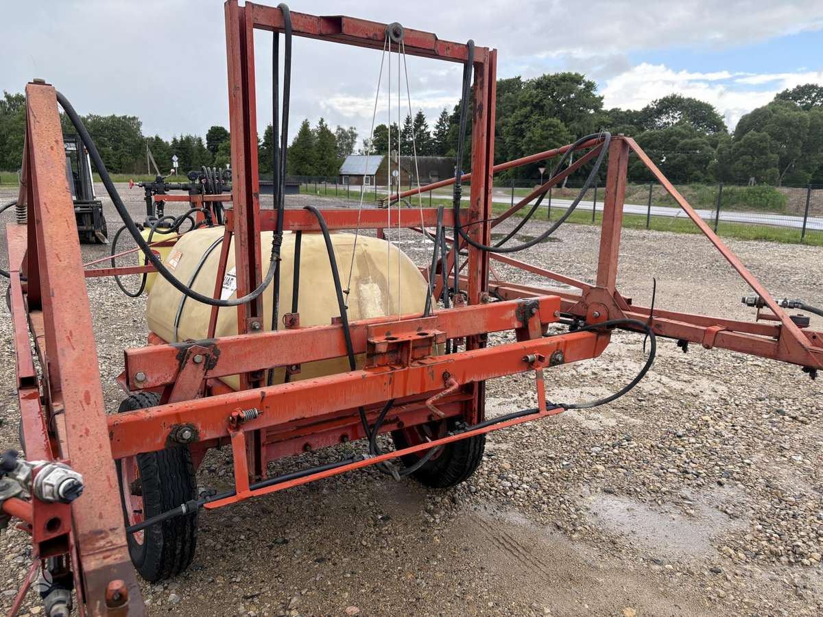Hardi 12M - 1000L, разбрызгиватели