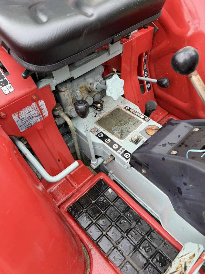 Yanmar Ym2002D, traktoriai