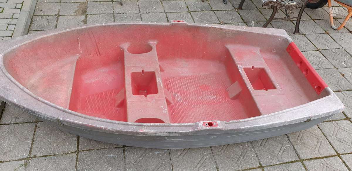 Nezinoma Nera, plastic boats