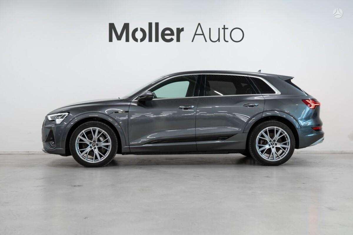Audi e-tron, off-road / crossover