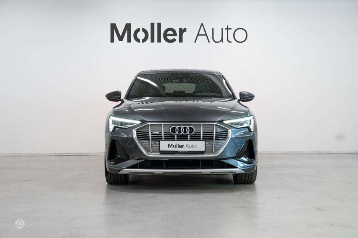 Audi e-tron, off-road / crossover