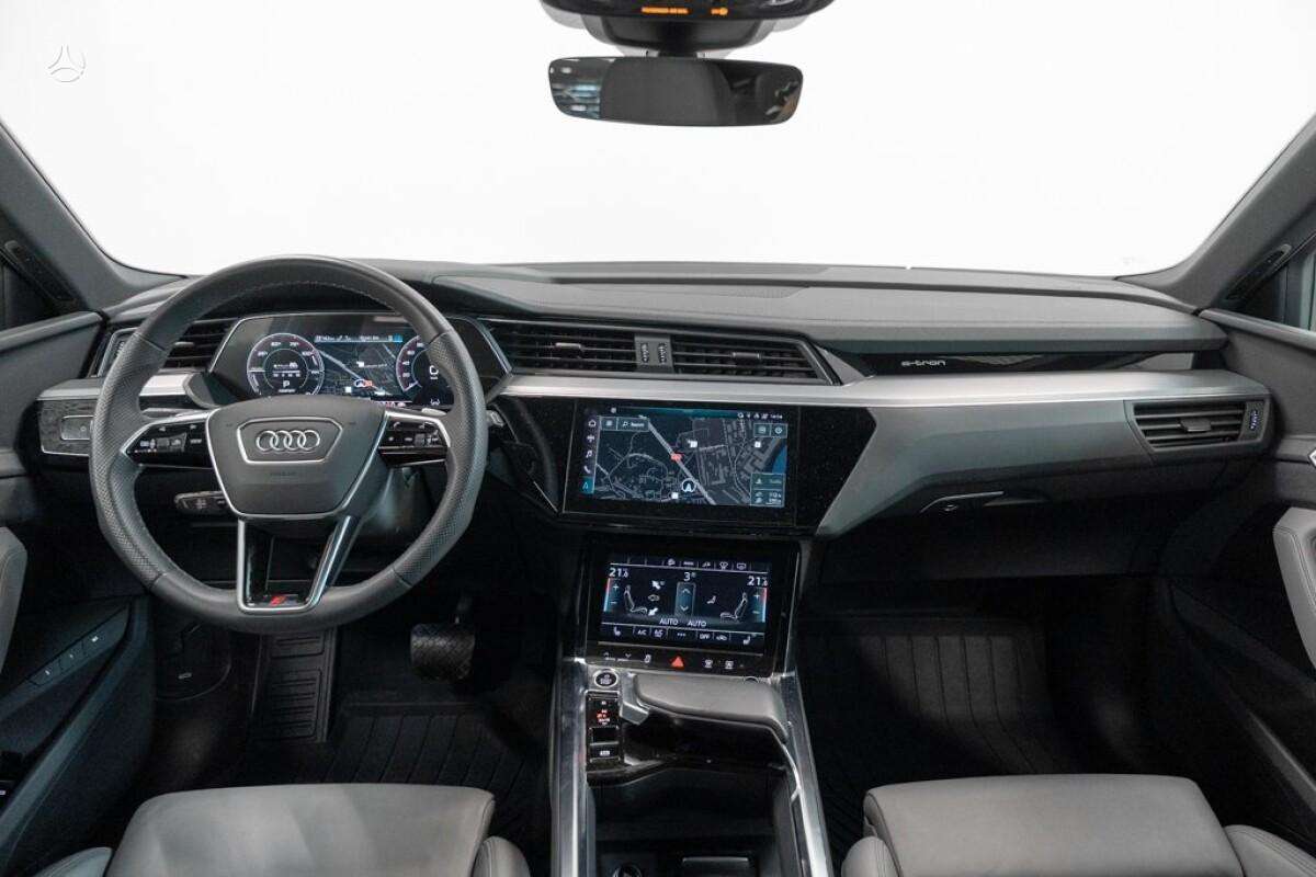 Audi e-tron, off-road / crossover