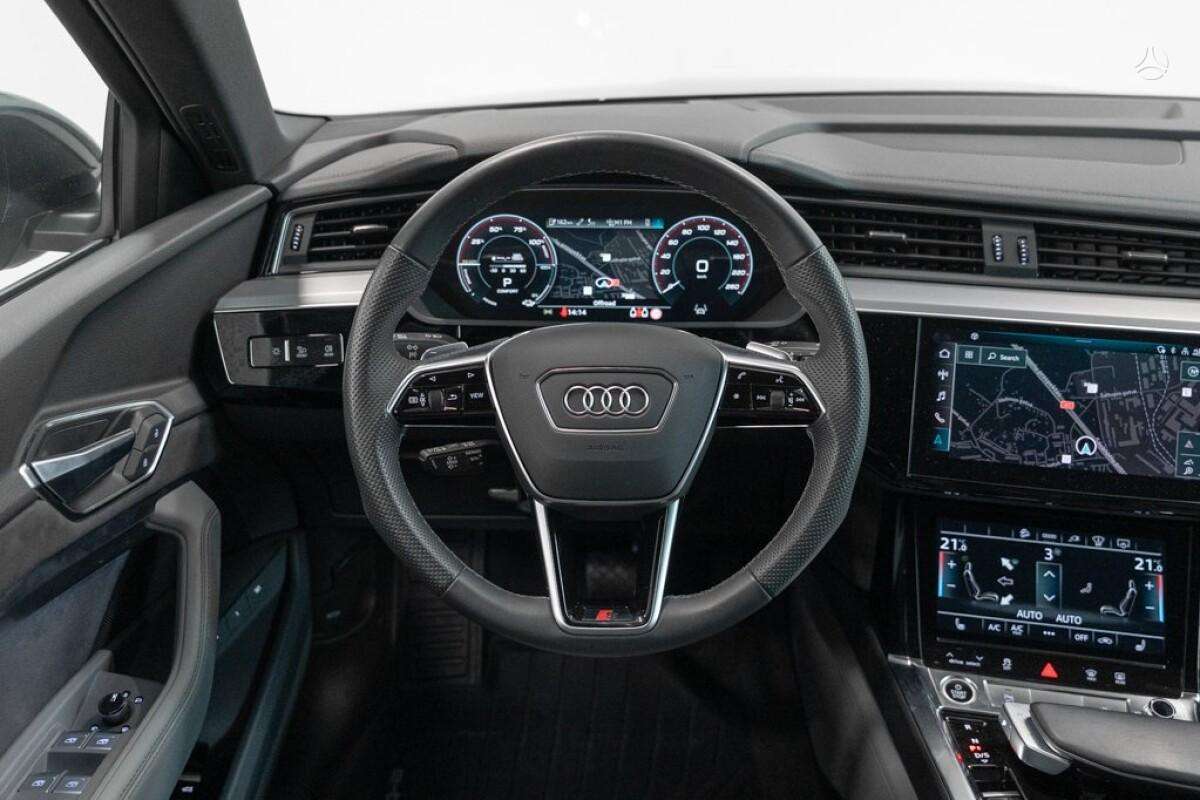 Audi e-tron, off-road / crossover