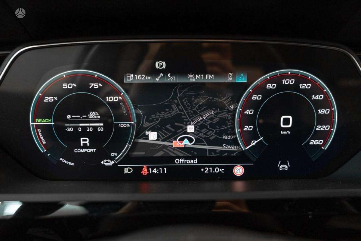 Audi e-tron, off-road / crossover