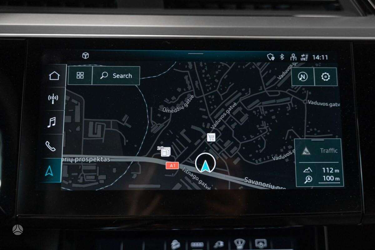 Audi e-tron, off-road / crossover