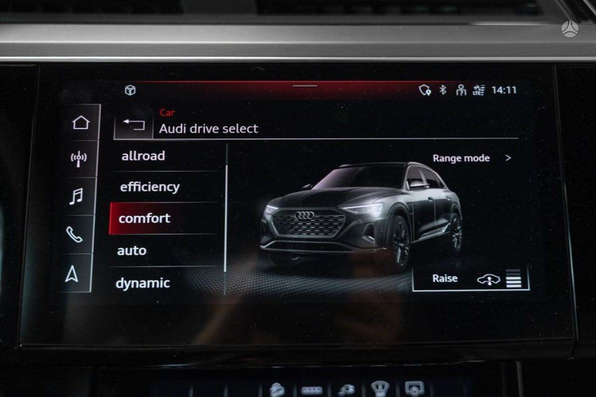 Audi e-tron, off-road / crossover