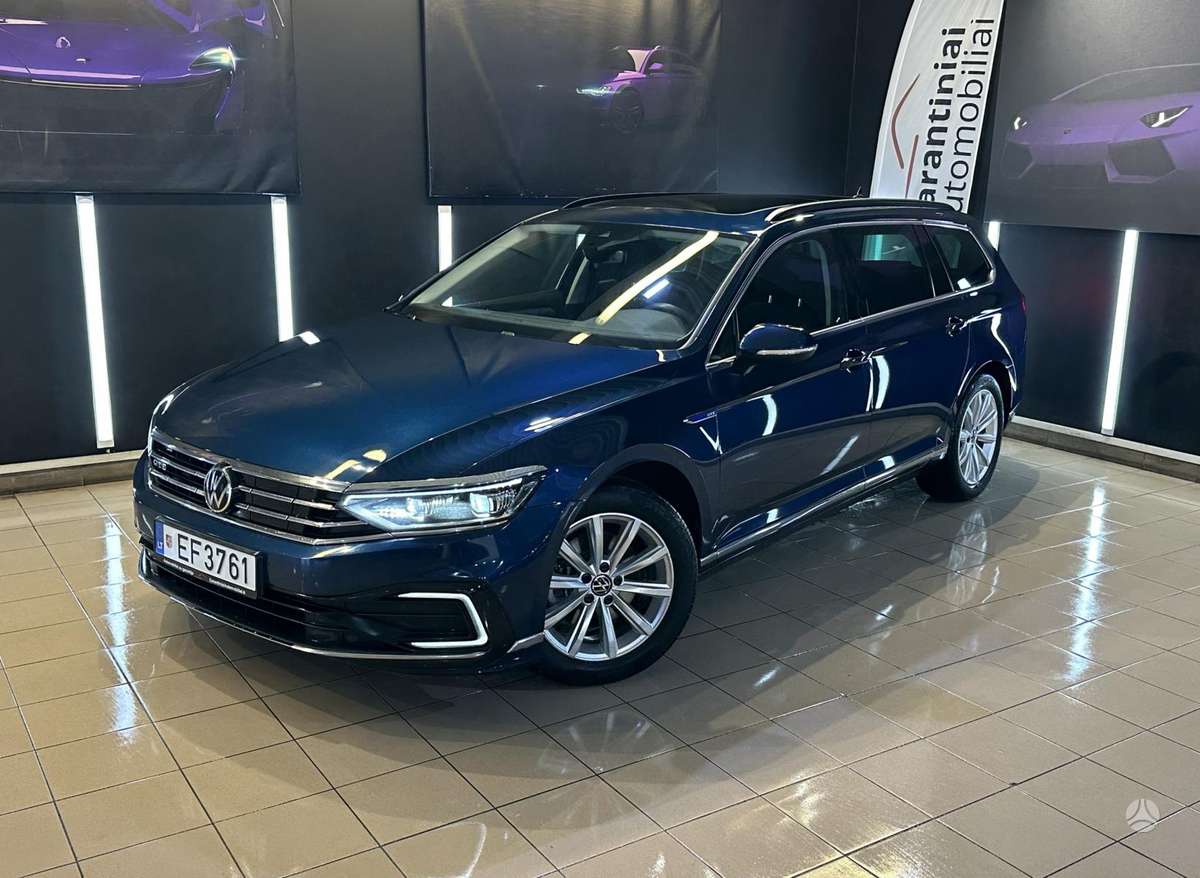 Volkswagen Passat - 1
