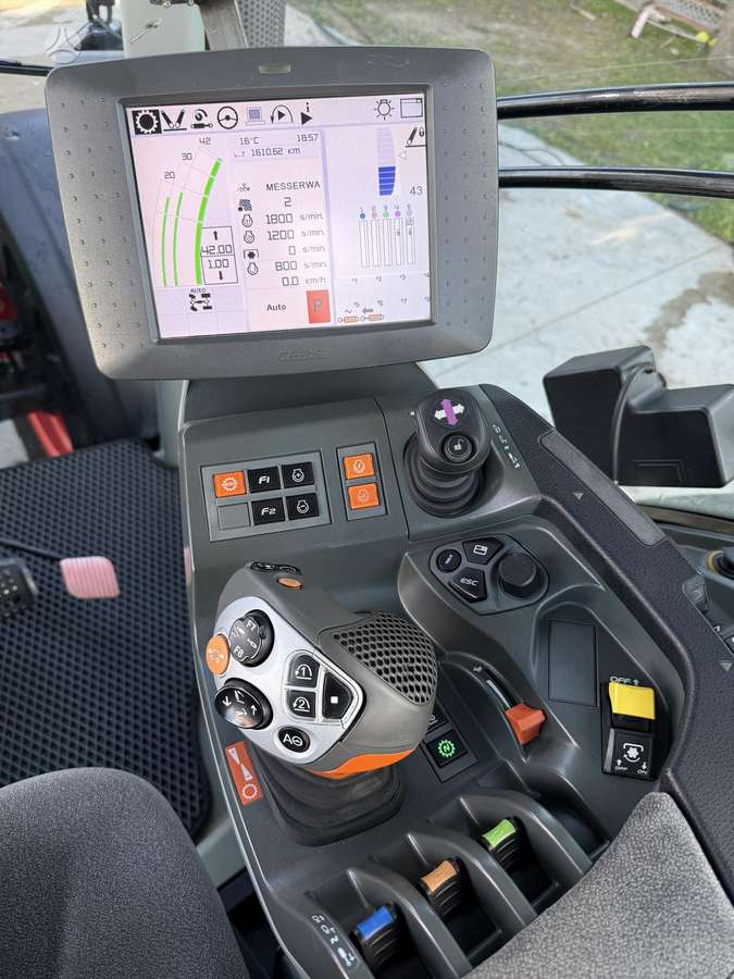 Claas Axion 830 CMATIC, traktoriai