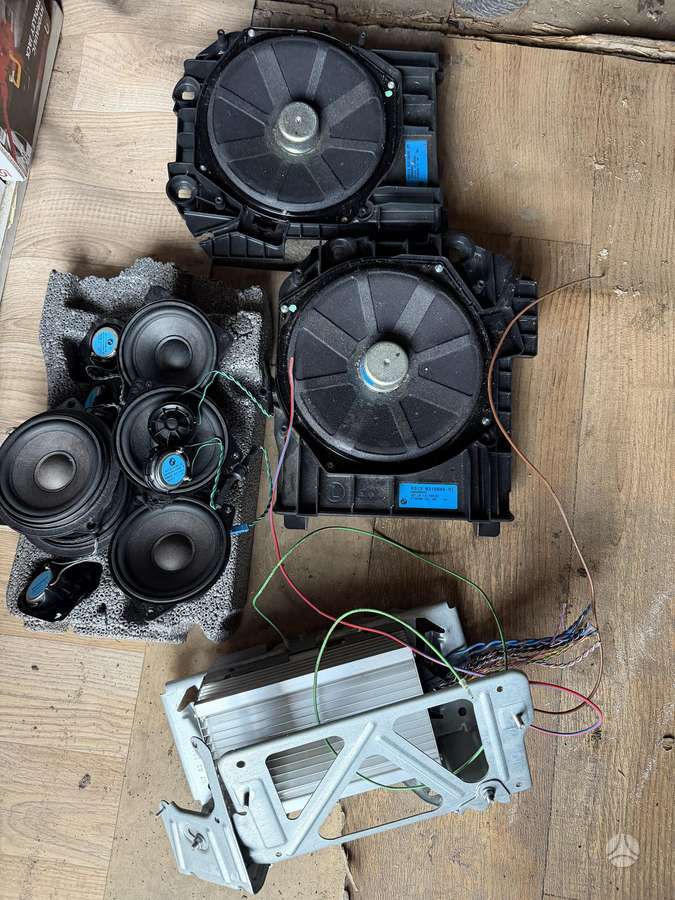 BMW 520, loudspeakers