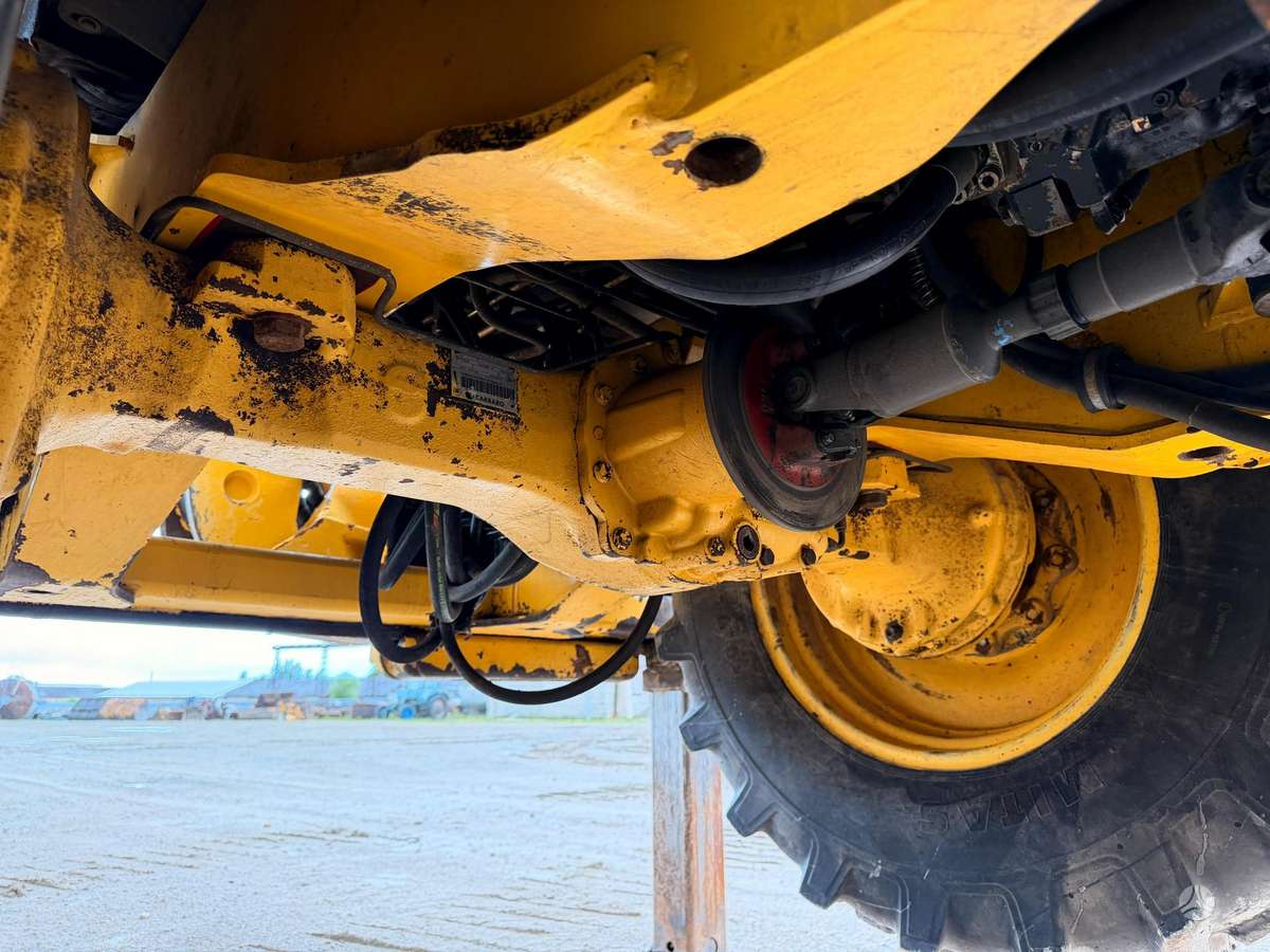 Komatsu WB 93 R-5, excavator loader