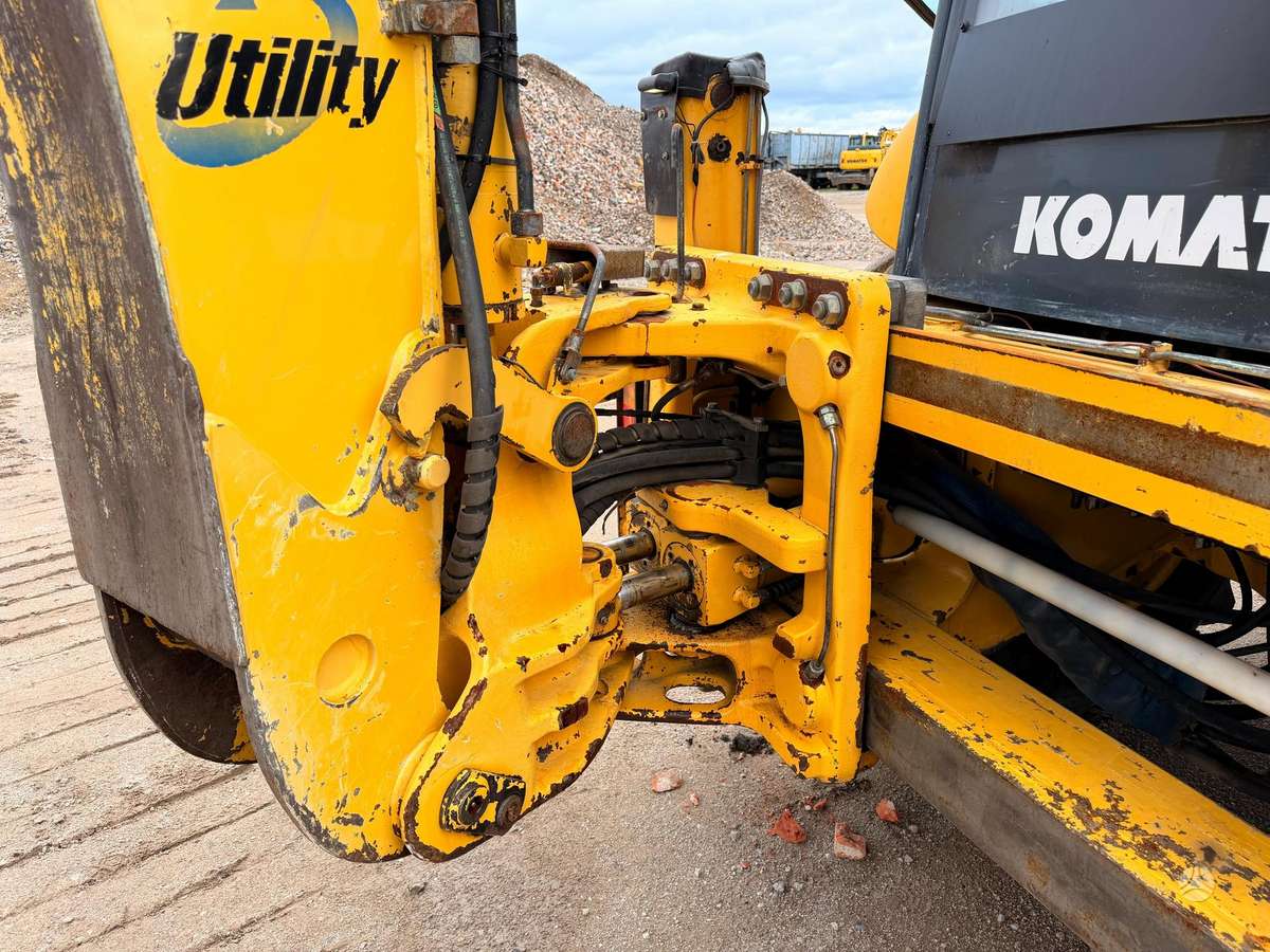 Komatsu WB 93 R-5, excavator loader