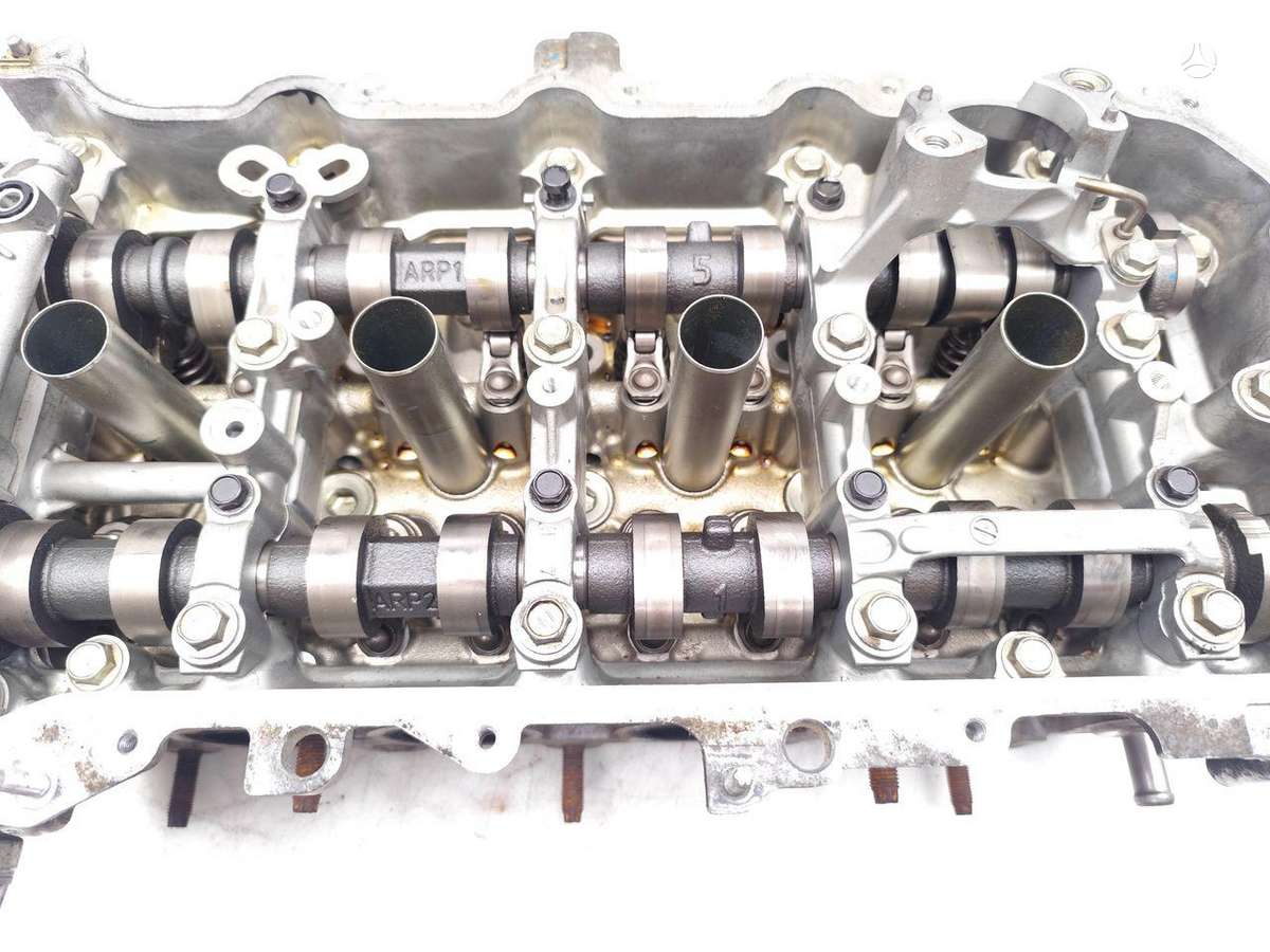 Lexus IS 300h cylinder head