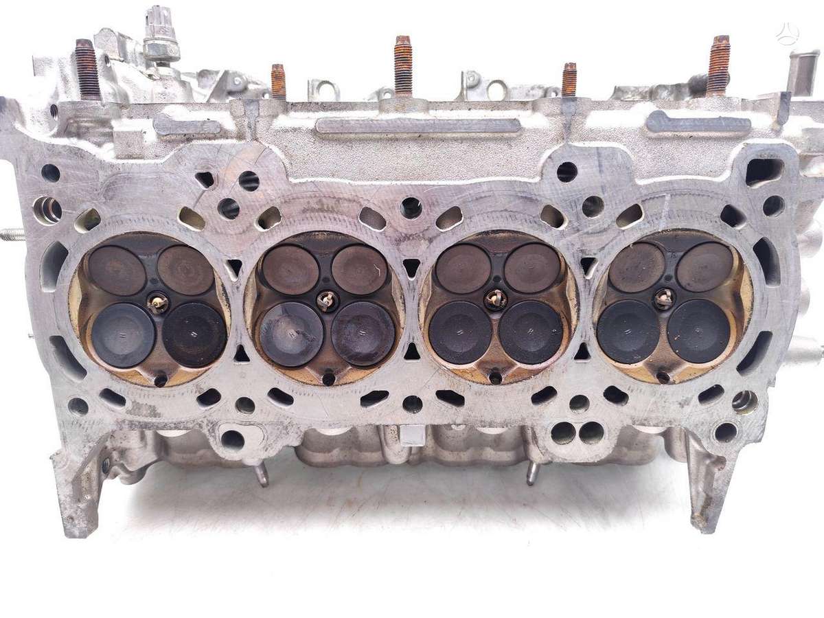 Lexus IS 300h cylinder head