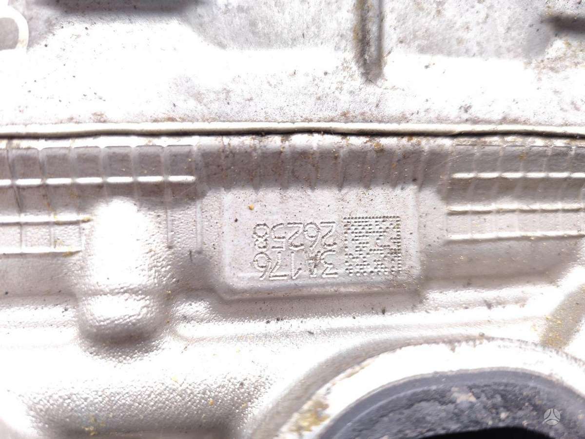 Lexus IS 300h cylinder head