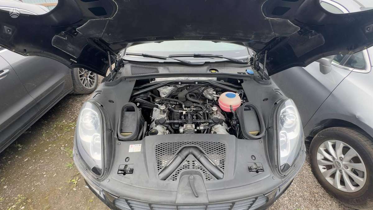 Porsche Macan - 11