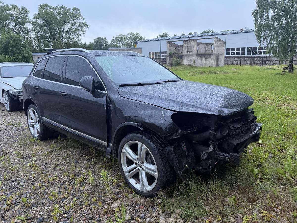 Volkswagen Touareg - 1