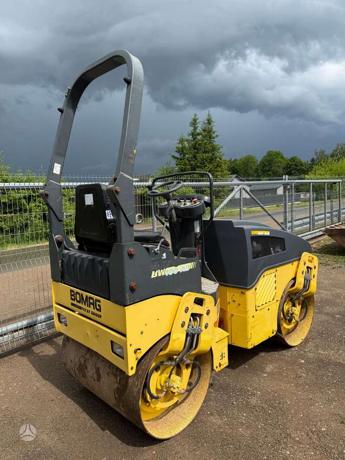 Bomag BW100AD-4, vibrator / compactor
