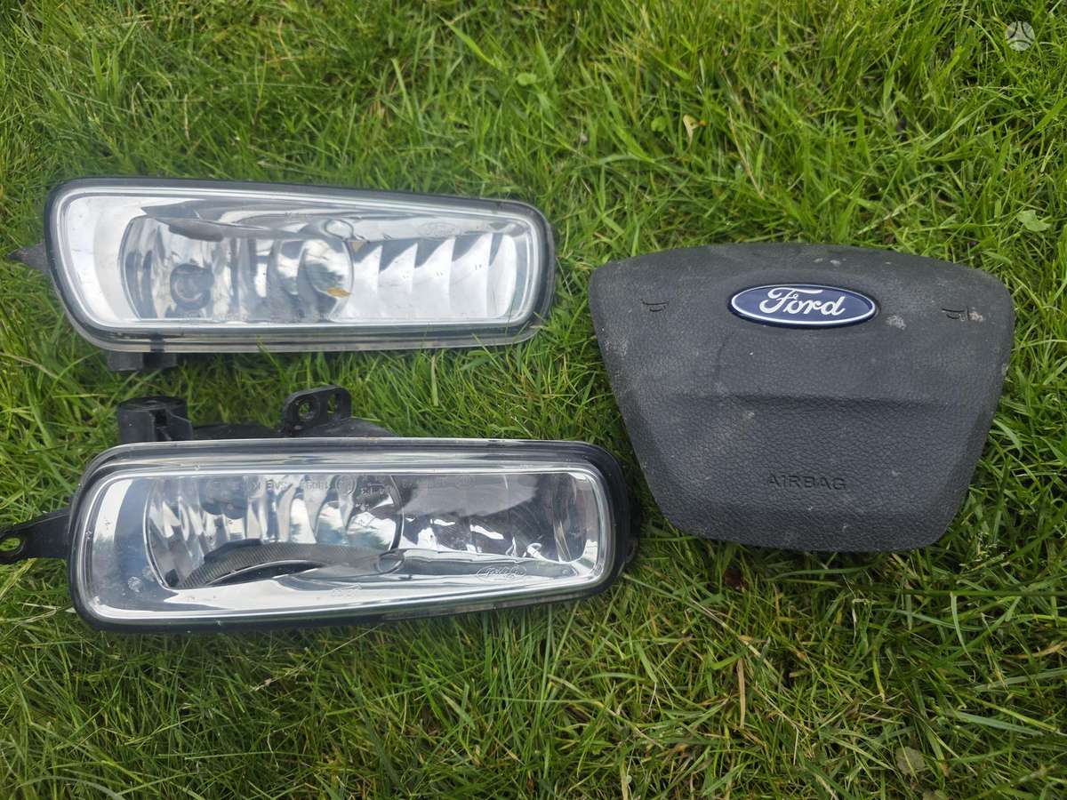 Ford C-MAX dalimis. Dalimis priekiniu sparnu nera ir durų priekiniu keleiv