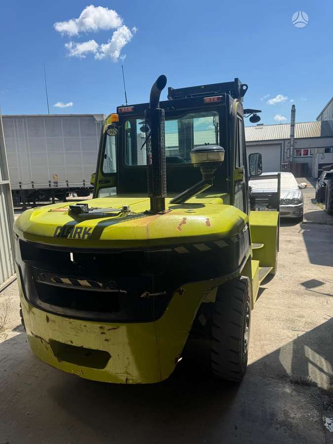 Clark C100, forklifts