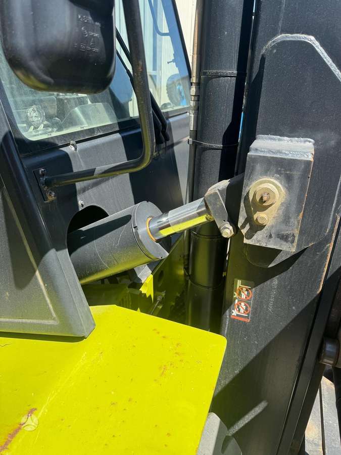 Clark C100, forklifts