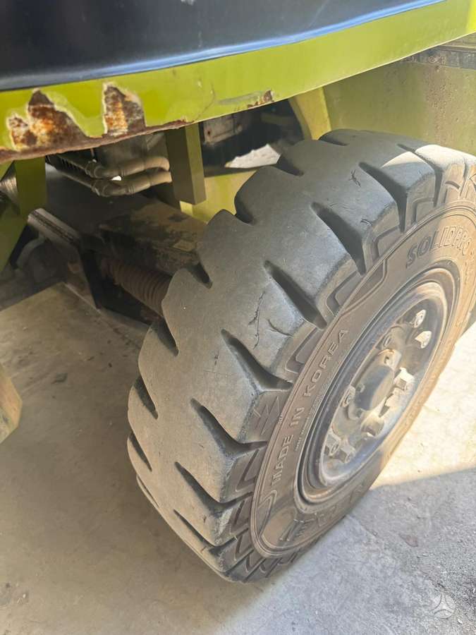 Clark C100, forklifts