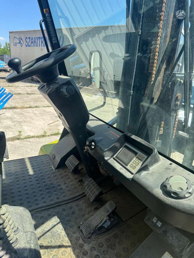 Clark C100, forklifts