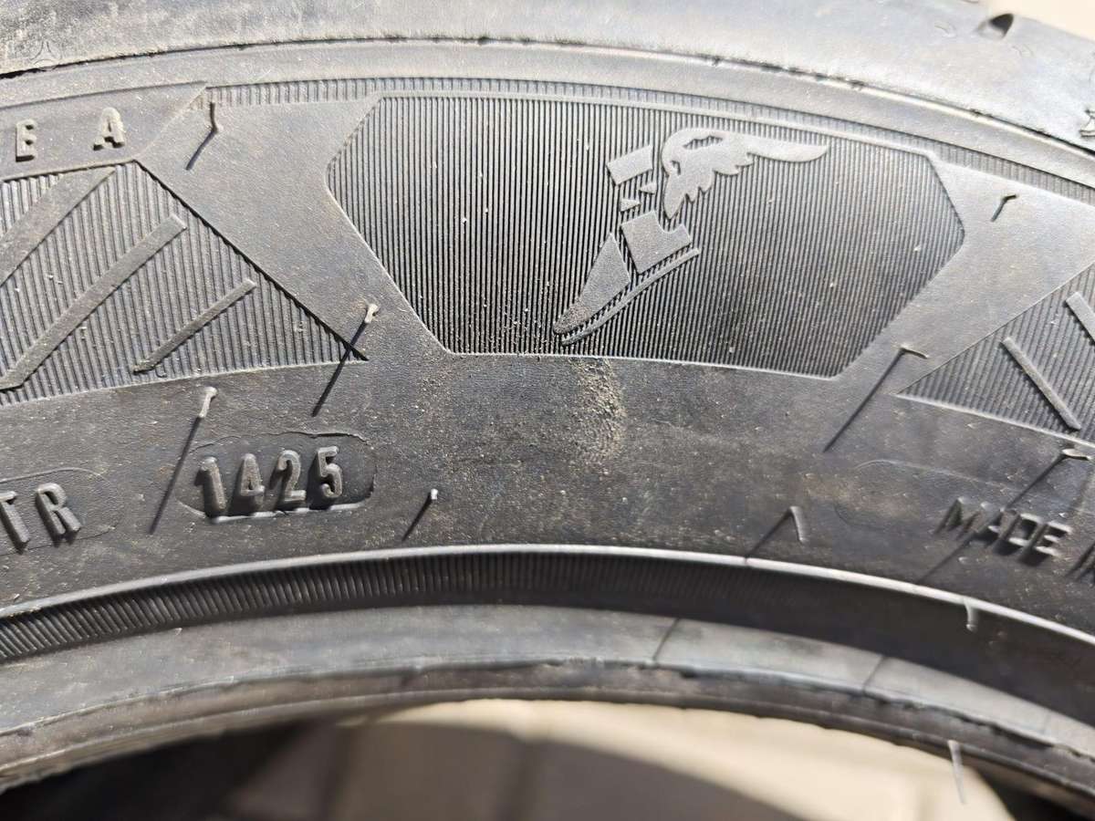 Goodyear Efficient Grip Performance 2, vasarinės 215/55 R18