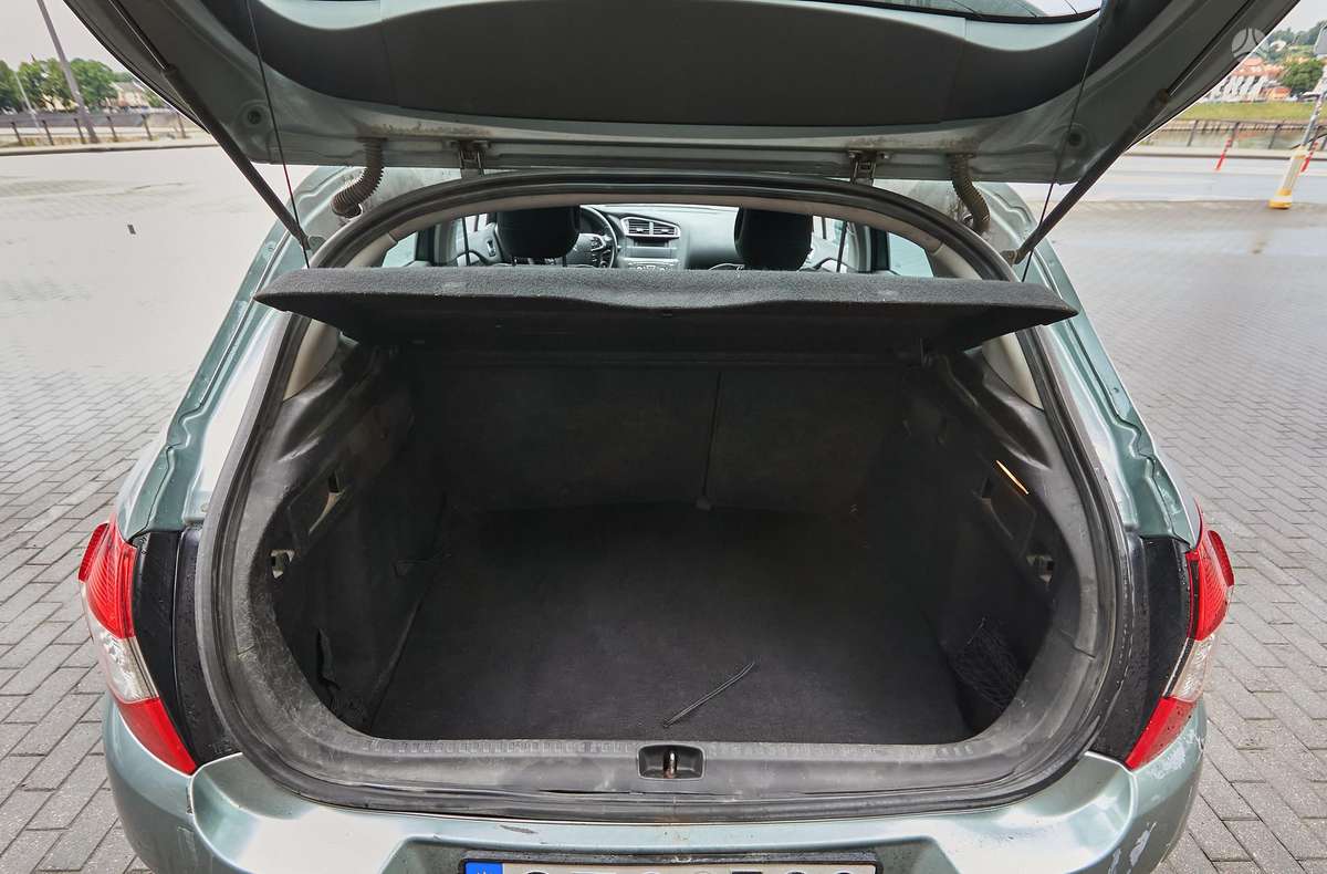 Citroen C4, 1.6 l., hatchback