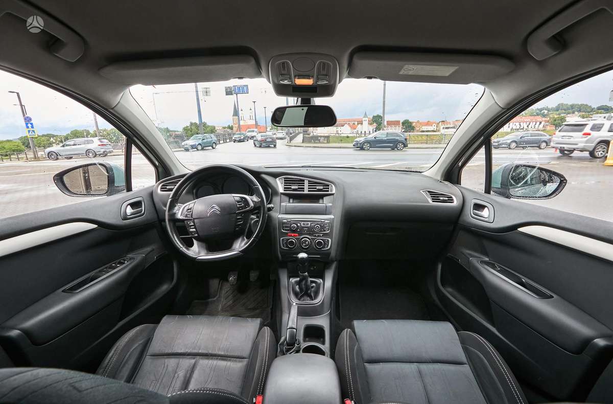 Citroen C4, 1.6 l., hatchback