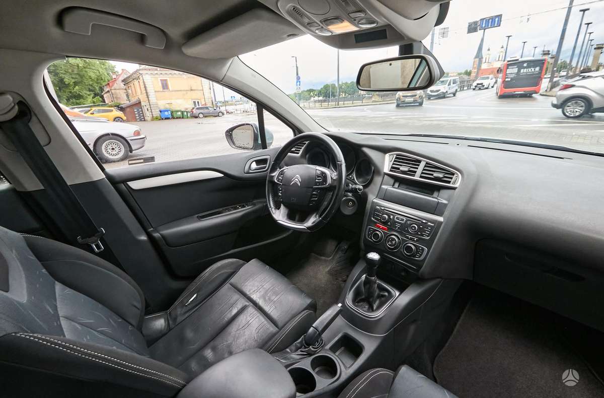 Citroen C4, 1.6 l., hatchback