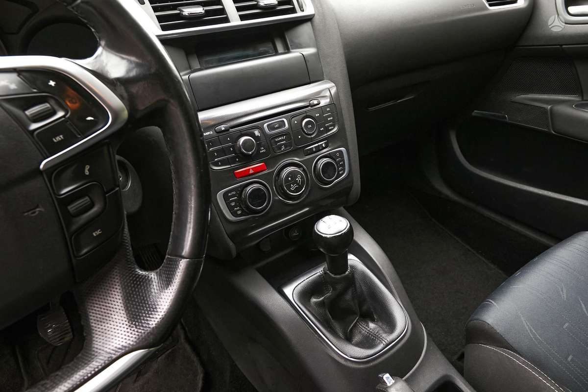 Citroen C4, 1.6 l., hatchback