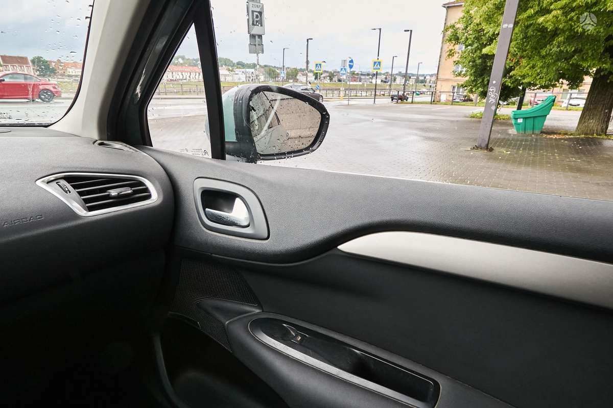 Citroen C4, 1.6 l., hatchback